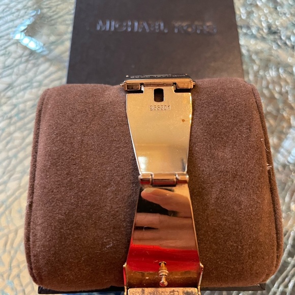 Michael Kors Dylan Rose Gold Dial Rose Gold Steel Strap Watch For Women - MK5412 - Picture 4 of 6